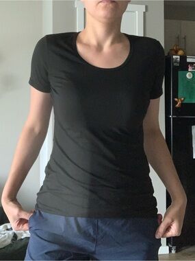 32 Degrees Black T-shirt - Women’s - Size 6